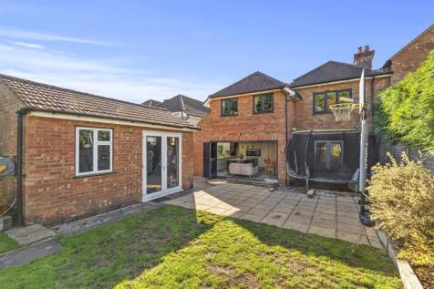 Regis, Valley Road, HP14 4LW-19.jpg