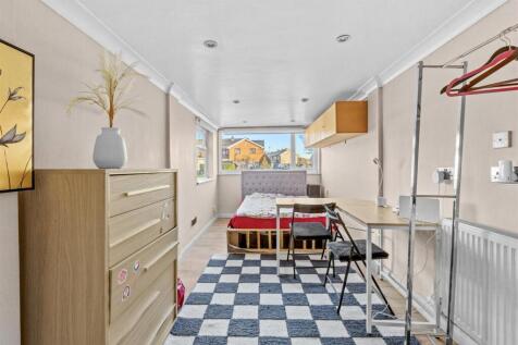 Photos_High Res_5 Bowler Lea, HP13 5UD-4.jpg