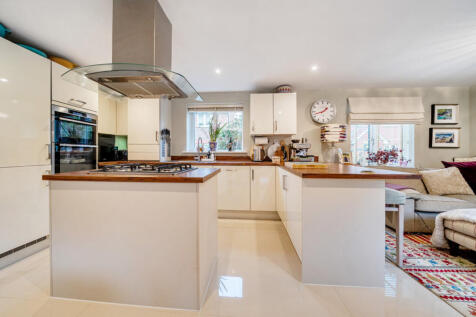 1376115-3-690b5fb...