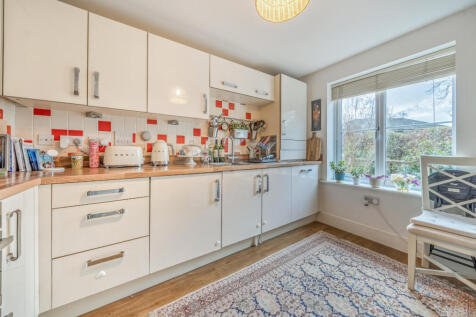 1385135-4-692820b...