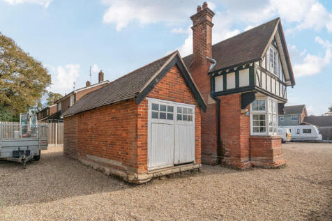 1373297-5-6900a72...