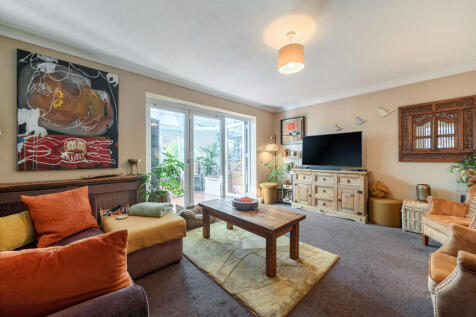 1380724-5-69147bd...