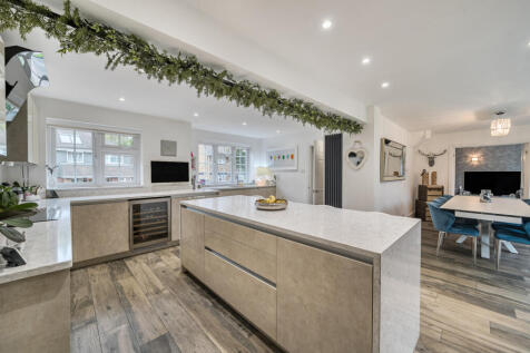 1370449-9-68f2631...