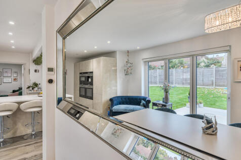 1370449-8-68f2631...