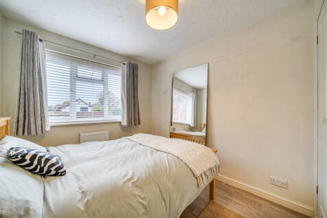 1376434-3-690b227...