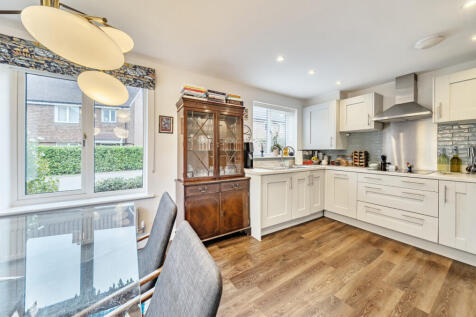 1364673-3-68e9265...