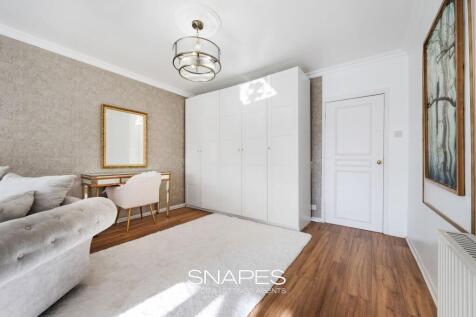 Lounge &amp; Dining Area