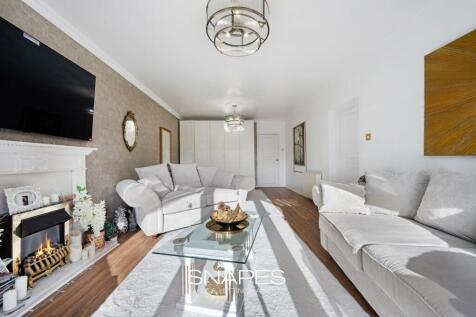 Lounge &amp; Dining Area