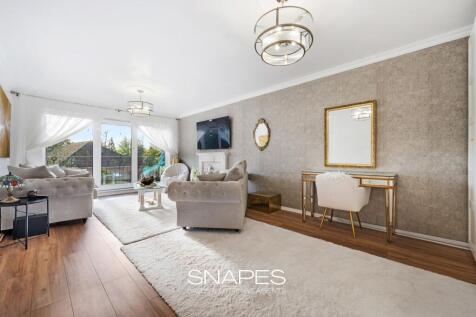 Lounge &amp; Dining Area