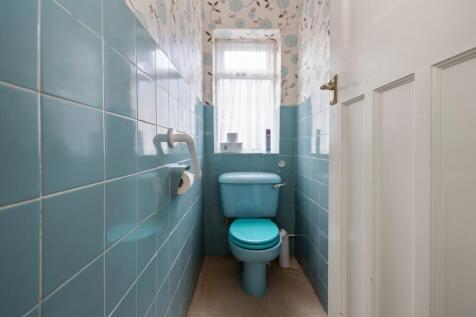 Separate WC/Toilet