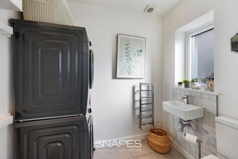 Laundry Room with WC