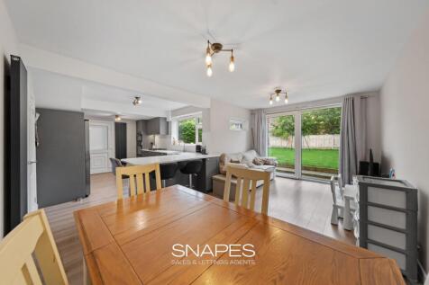 Dining + Sitting Area