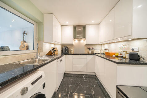 1372096-8-68fb7ff...