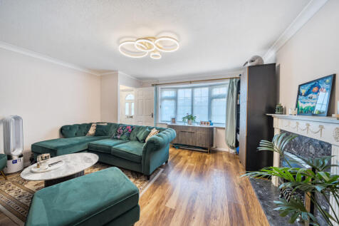 1372096-5-68fb7fb...