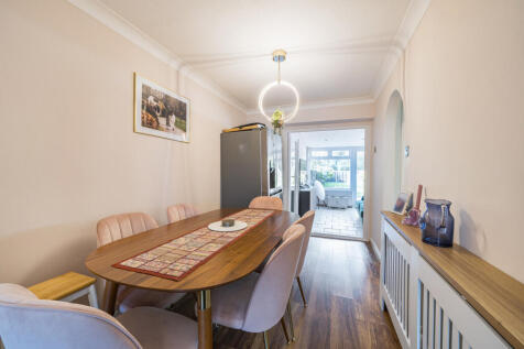 1372096-7-68fb7ff...