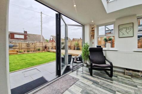Bi-folds to Garden