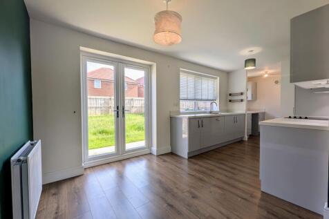Kitchen / Dining Area