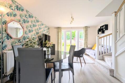 Open Plan Lounge &amp; Kitchen / Diner