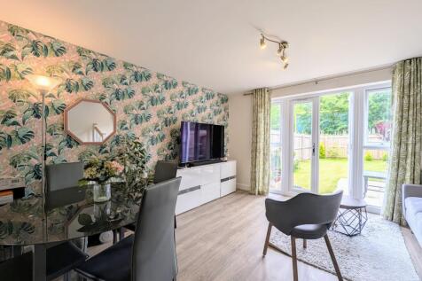 Open Plan Lounge &amp; Kitchen / Diner