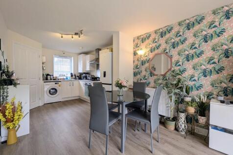 Open Plan Lounge &amp; Kitchen / Diner