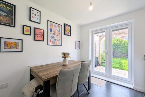 Kitchen / DIning