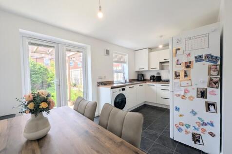 Kitchen / DIning