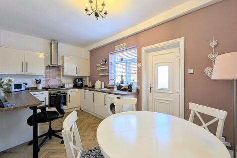 Kitchen &amp; Dining