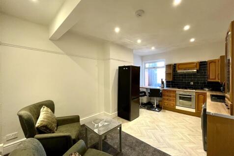 Kitchen / Living Area
