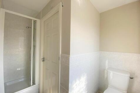 Bedroom 1 En Suite Shower Room 2