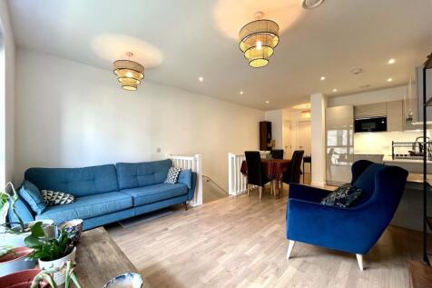 Dining / Living Area Aspect 3