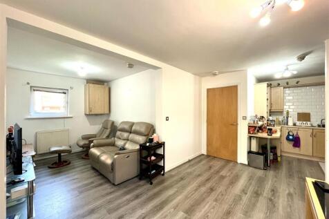 Open Plan Living / Dining Area