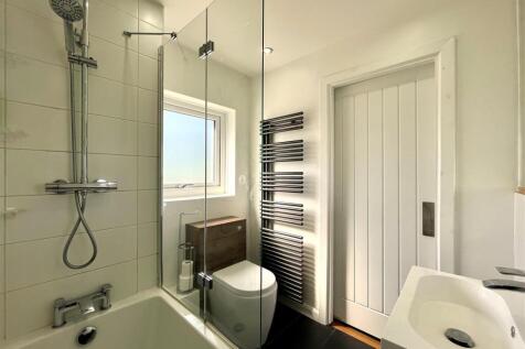 Family Bathroom Aspect 2