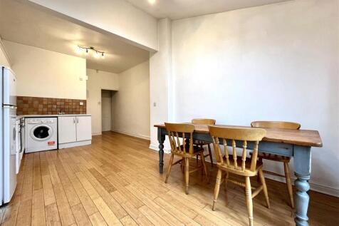 Dining Kitchen Aspect 3