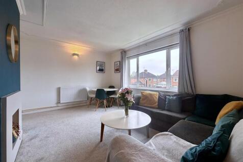 Dining / Living Room Aspect 2