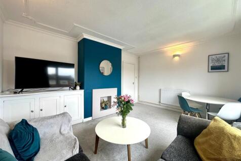 Dining / Living Room Aspect 3