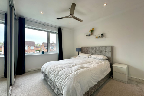 Bedroom Aspect 2