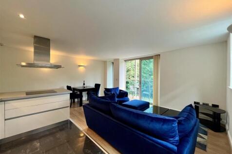 Kitchen / Living Area Aspect 4