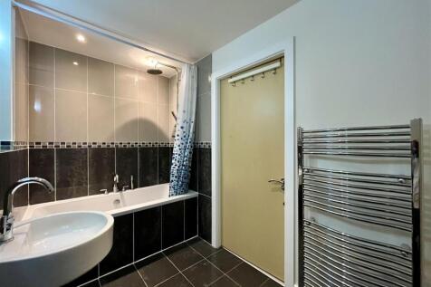 Bathroom Aspect 2