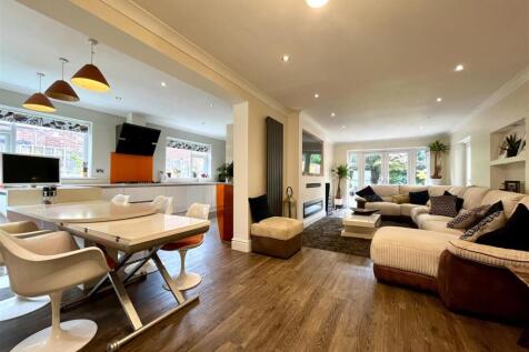 Living and Dining Kitchen