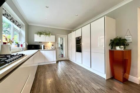 Kitchen Area Aspect 2