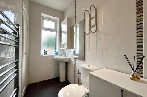 Bedroom 3 En Suite Shower Room Aspect 2