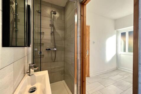 Ground Floor WC/Shower Room Aspect 2