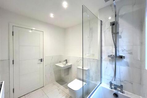 Family Bathroom Aspect 2