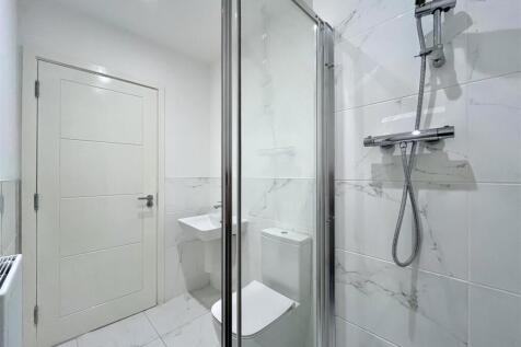 Top Floor Shower Room Aspect 2