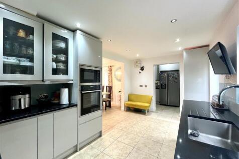 Kitchen Area Aspect 2