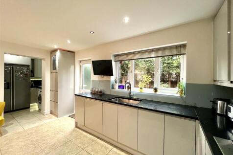 Kitchen Area Aspect 2