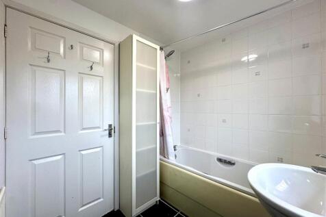 Family Bathroom Aspect 2