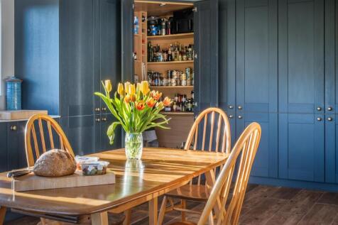 Sunnycroft - cameo high res-4.jpg
