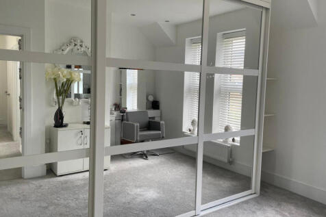 DRESSING ROOM 
