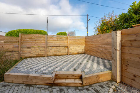 Outside Area / Courtyard